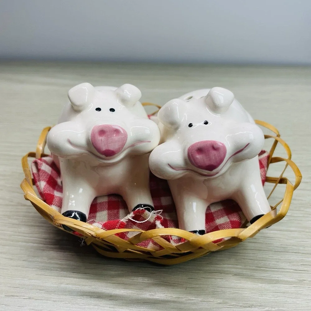 Vintage Ceramic 2 Pig Figurine Salt & Pepper Shakers With Basket Ron‎ Gordon
